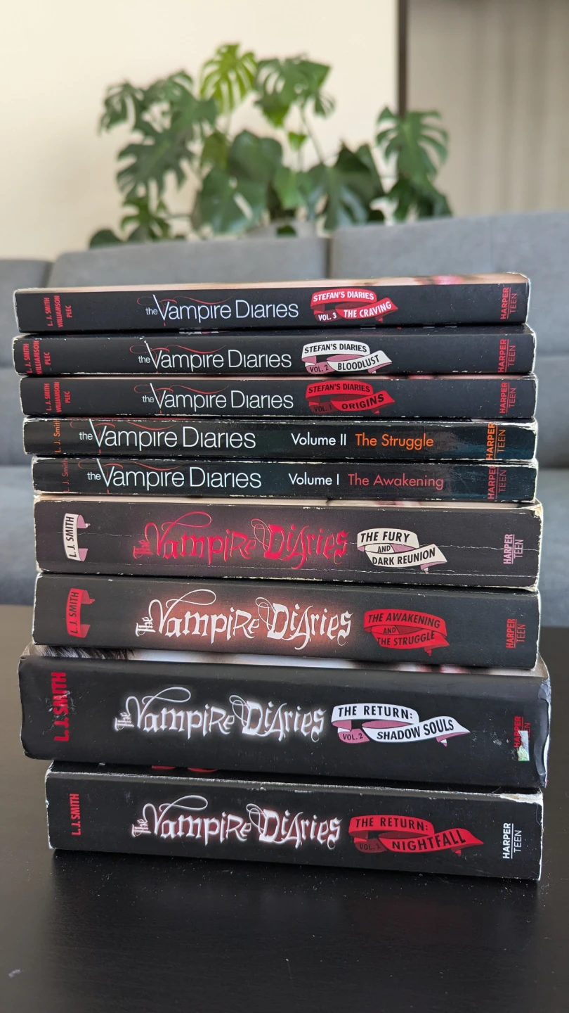 L.J. Smith The Vampire Diaries Book Lot - photo 2