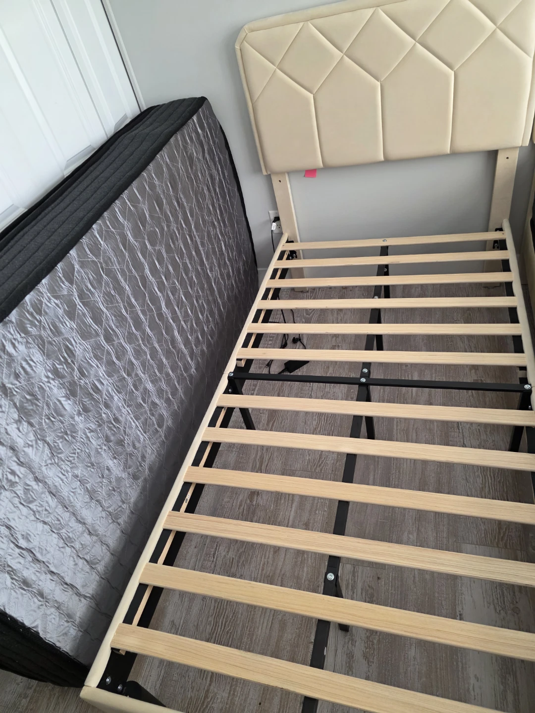 SELLING TWIN SIZE 12" THICK HYBRID MATTRESS  + BED FRAME (2sets) - photo 5