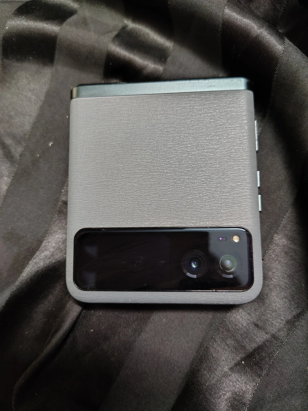 Motorola Razr Flip Phone - Gray 2023 - photo 4