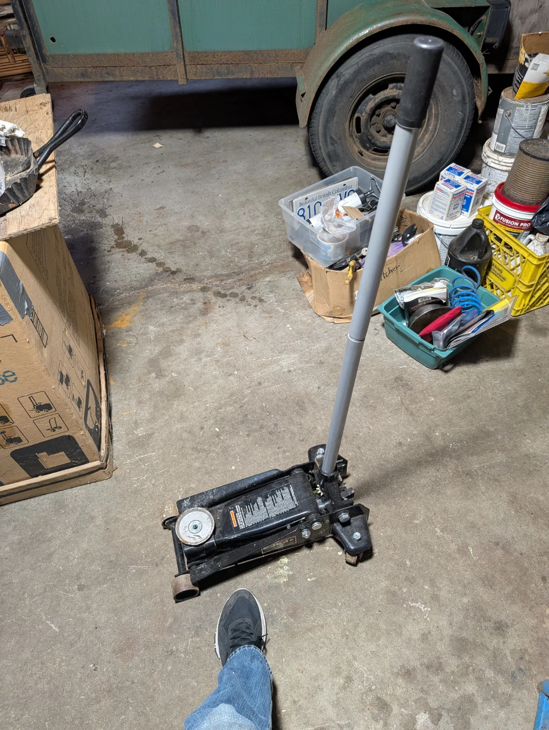 Husky 3-tonne garage jack
