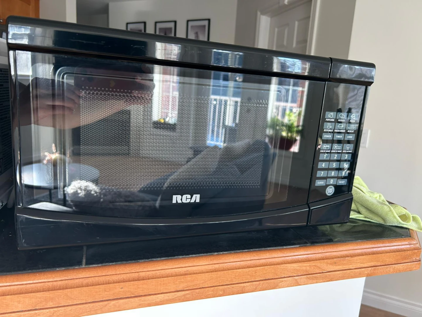 RCA Black Microwave Oven