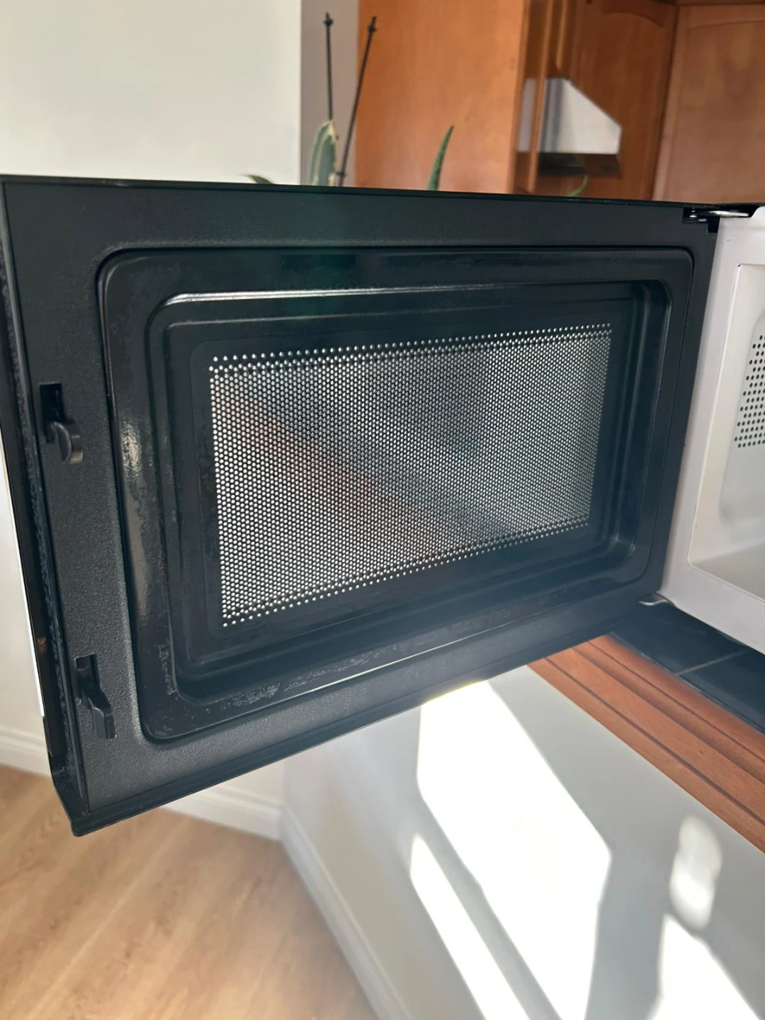 RCA Black Microwave Oven - photo 4