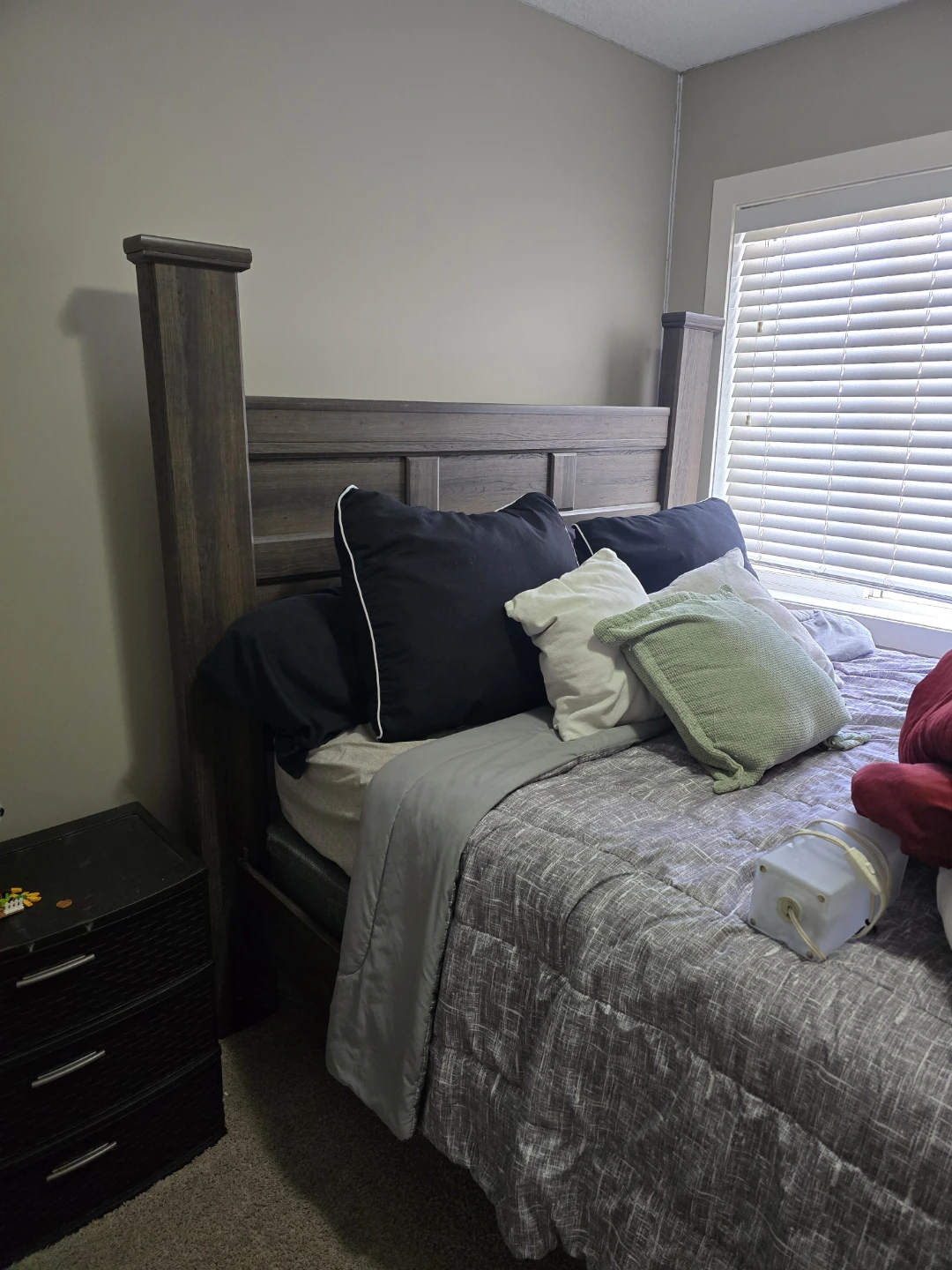 Dark Wood Queen Size Bed Frame - photo 5