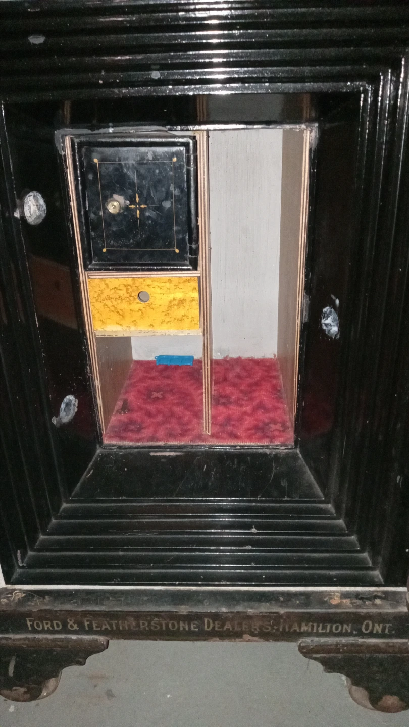 A bank safe from the 1930s. - photo 3