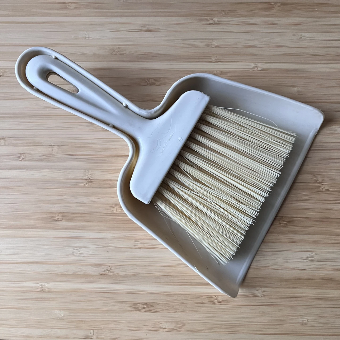 Small Plastic Dustpan and Brush Set 🧡 - photo 3