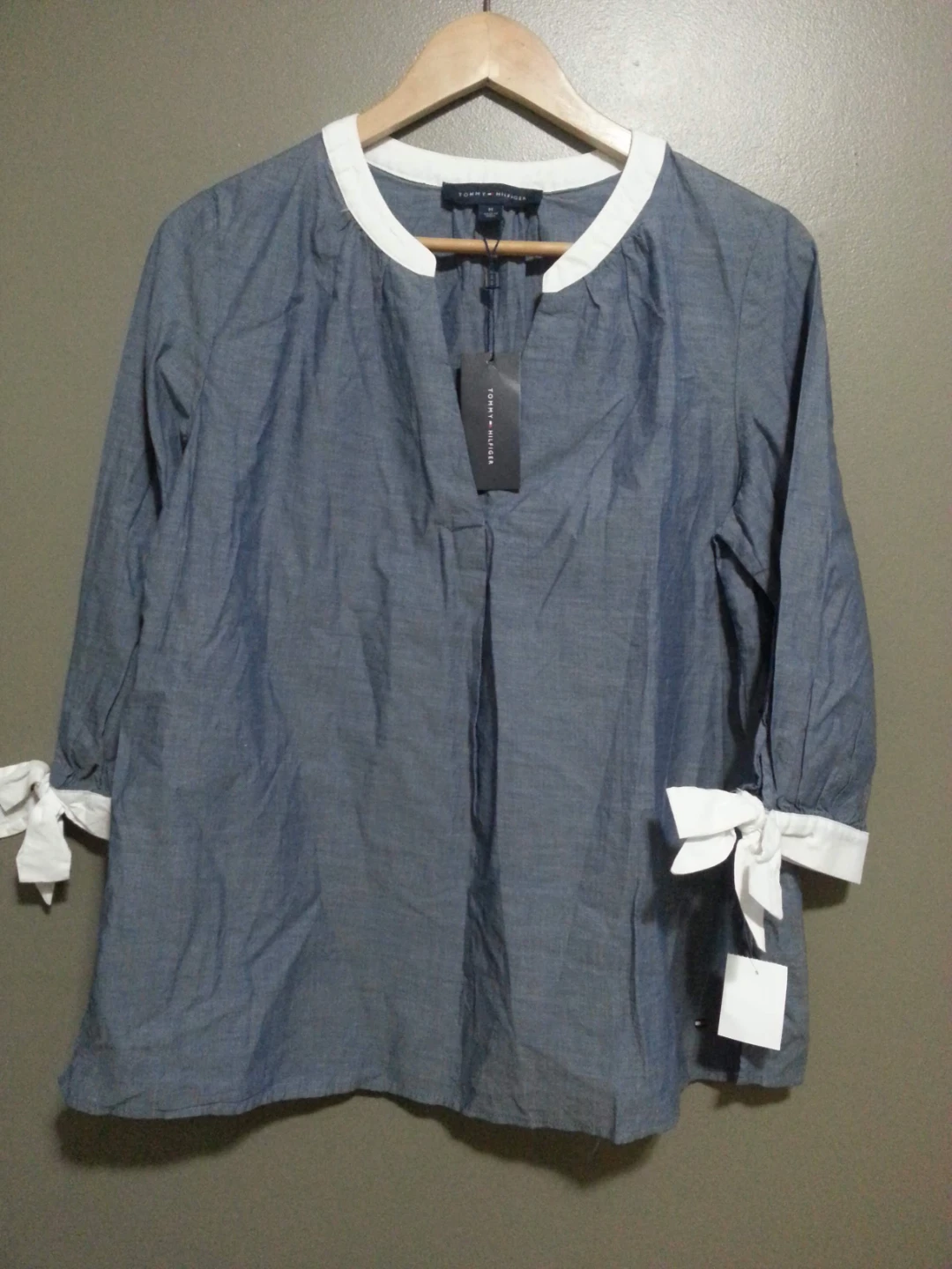 Tommy Hilfiger Women's Blue Chambray Top,White Collar & Cuffs - photo 2