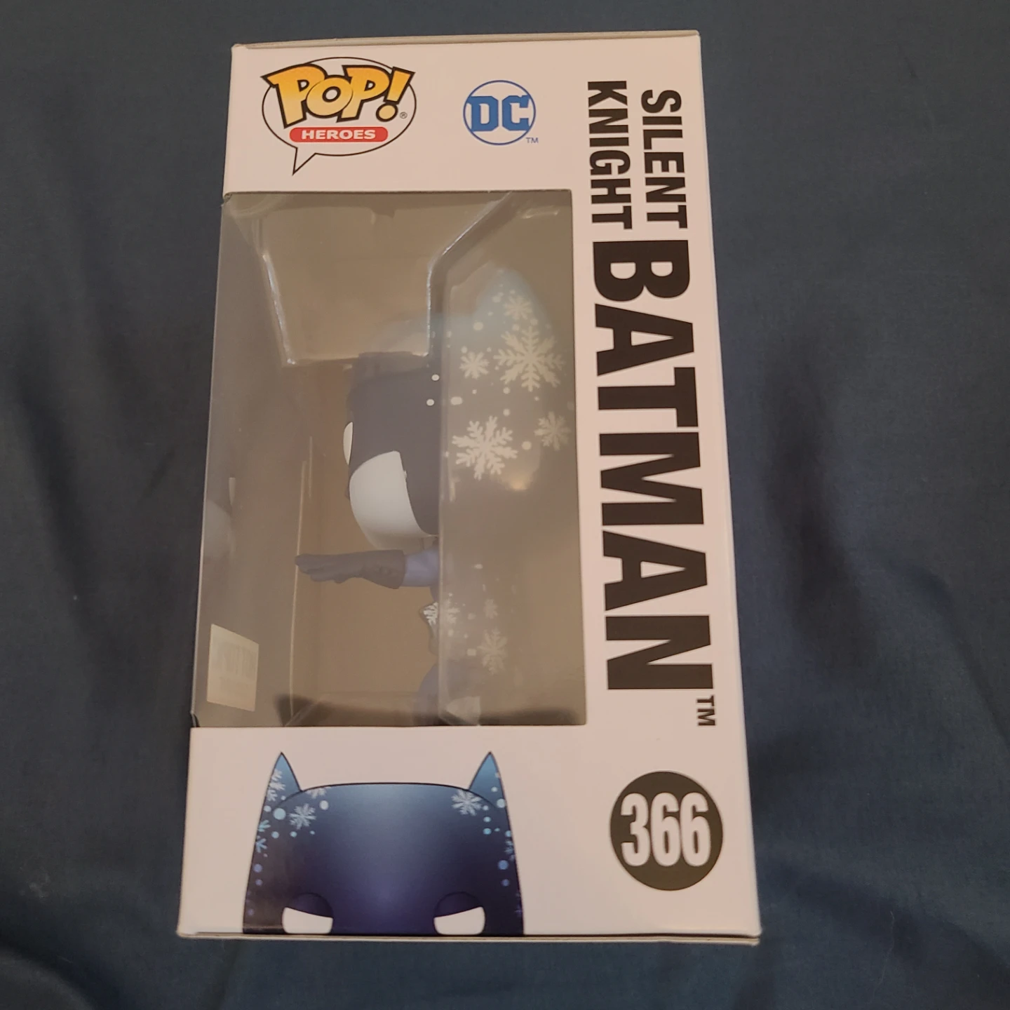Funko Pop! Silent Knight Batman #366 DC Heroes - photo 2