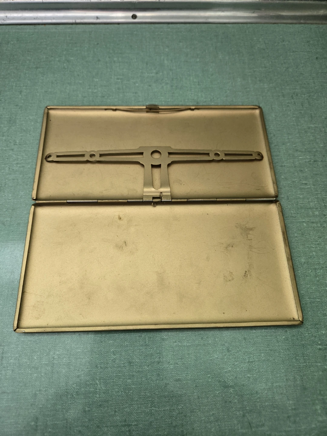 Vintage Bakelite Cigarette Case - photo 2
