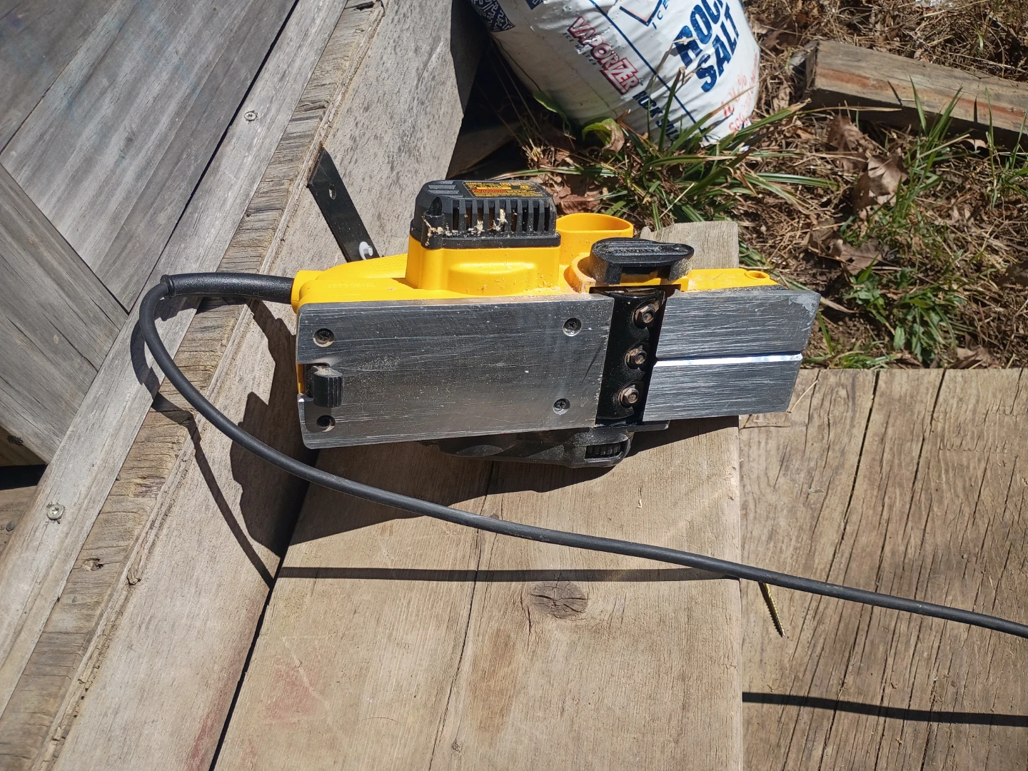 DEWALT 5.5 Amp Corded 3-1/4 in. Portable Handheld Planer - photo 2