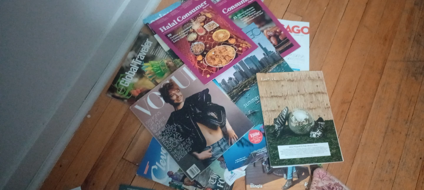 Chicago Travel Brochures and Magazines - photo 2