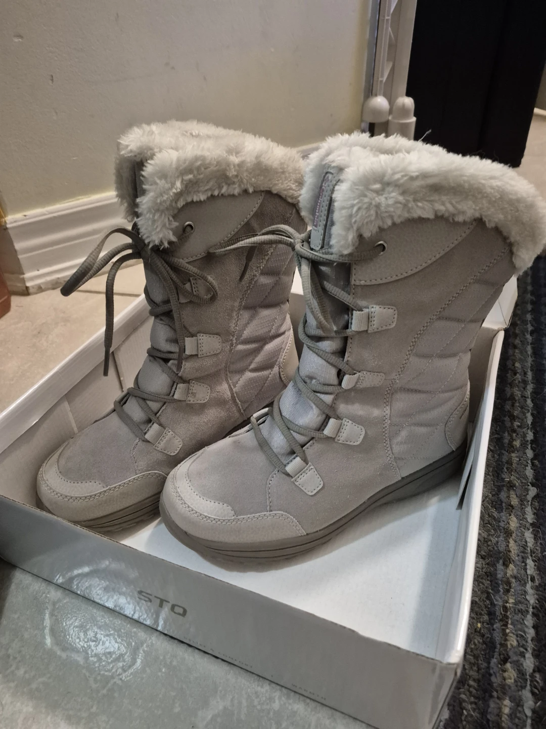 Columbia Women's Waterproof Winter Boots Size 8 - photo 2