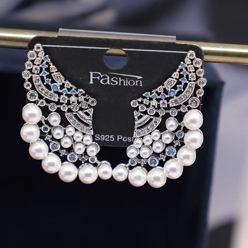 Elegant Pearl and Crystal Fan Earrings - photo 3