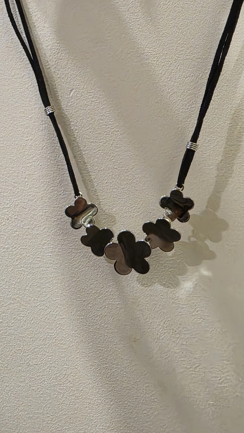 Necklace with flower charms