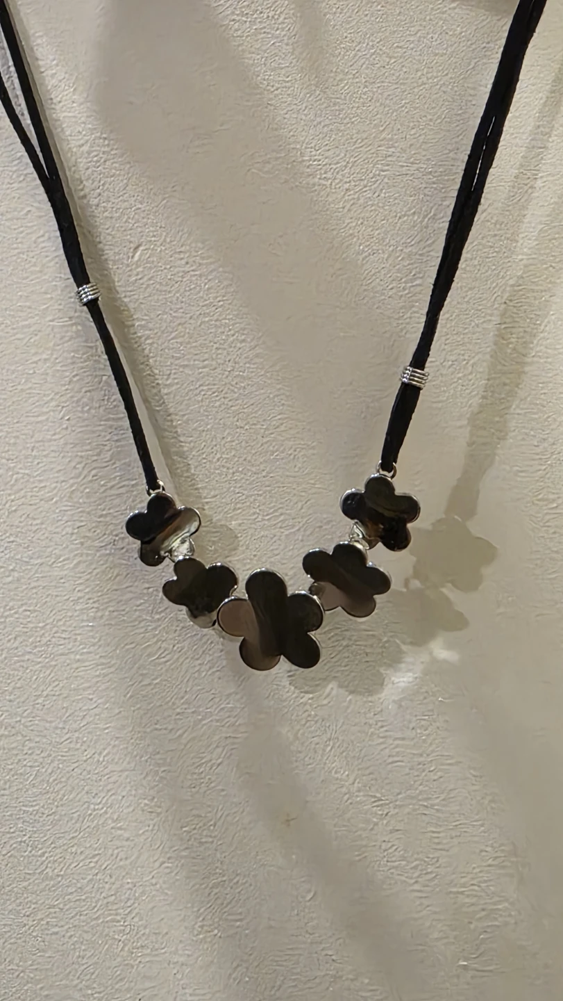 Necklace with flower charms - photo 2