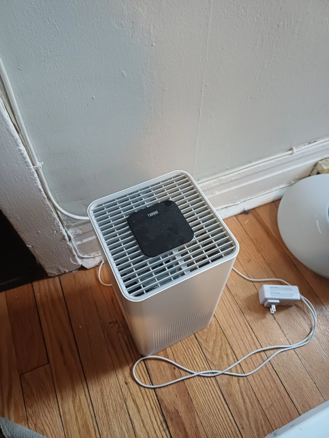 Modern Compact Air Purifier – Quiet, Powerful, Great Condition