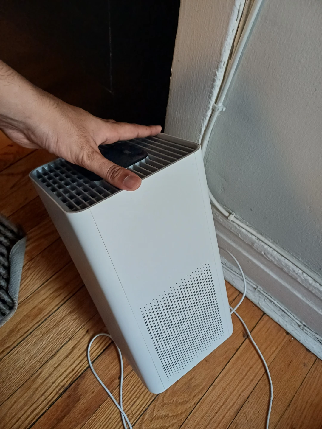 Modern Compact Air Purifier – Quiet, Powerful, Great Condition - photo 2
