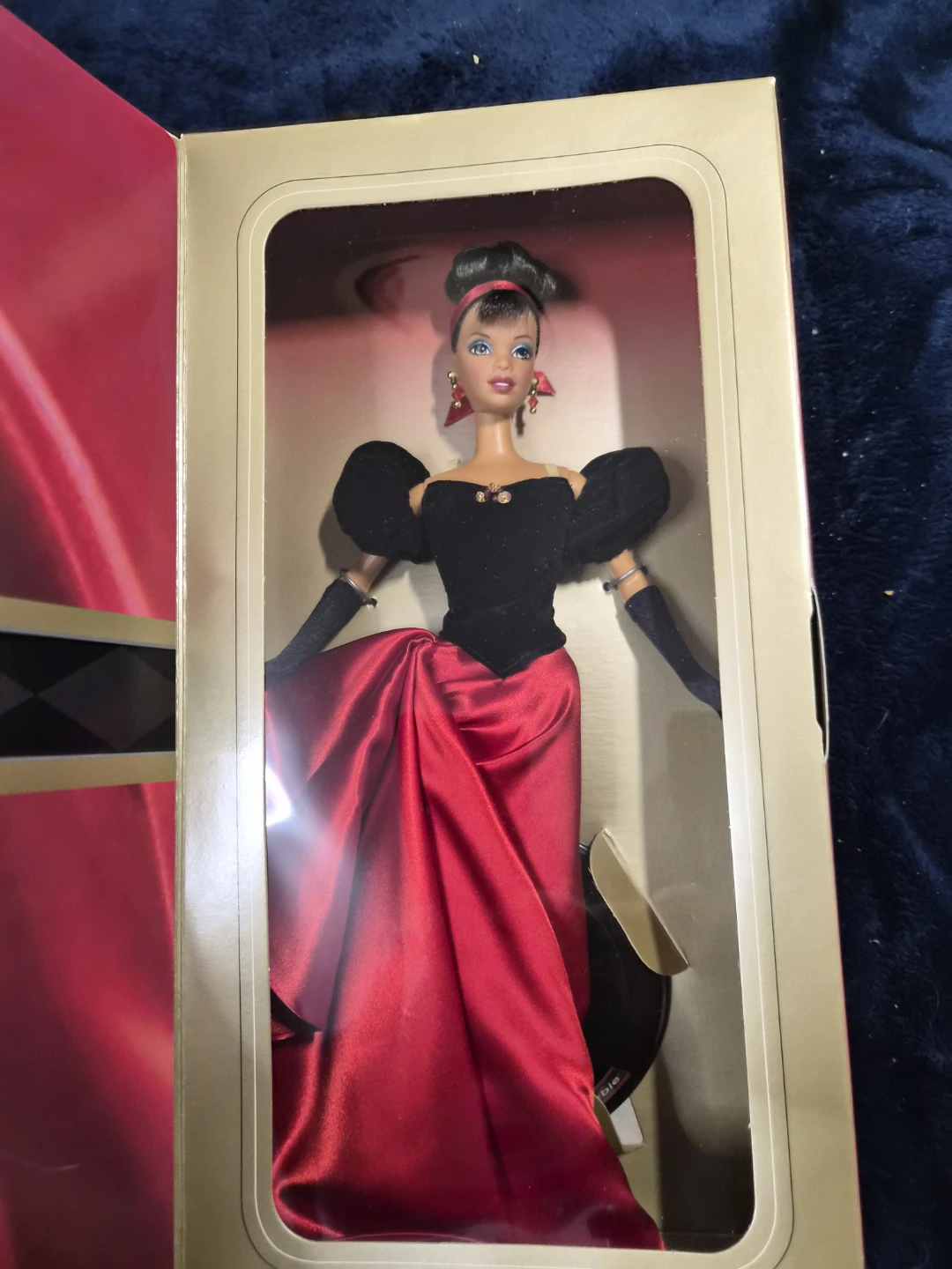 Rare Find! Avon Exclusive Winter Splendor Barbie - photo 2