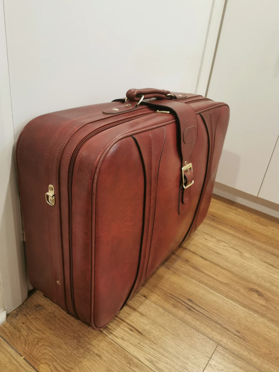 Vintage Leather Suitcase - photo 3