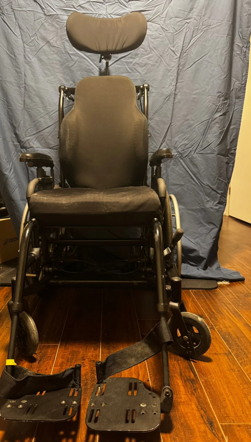 HME Tilt-in-Space Wheelchair and Free Folding Rollator - photo 2