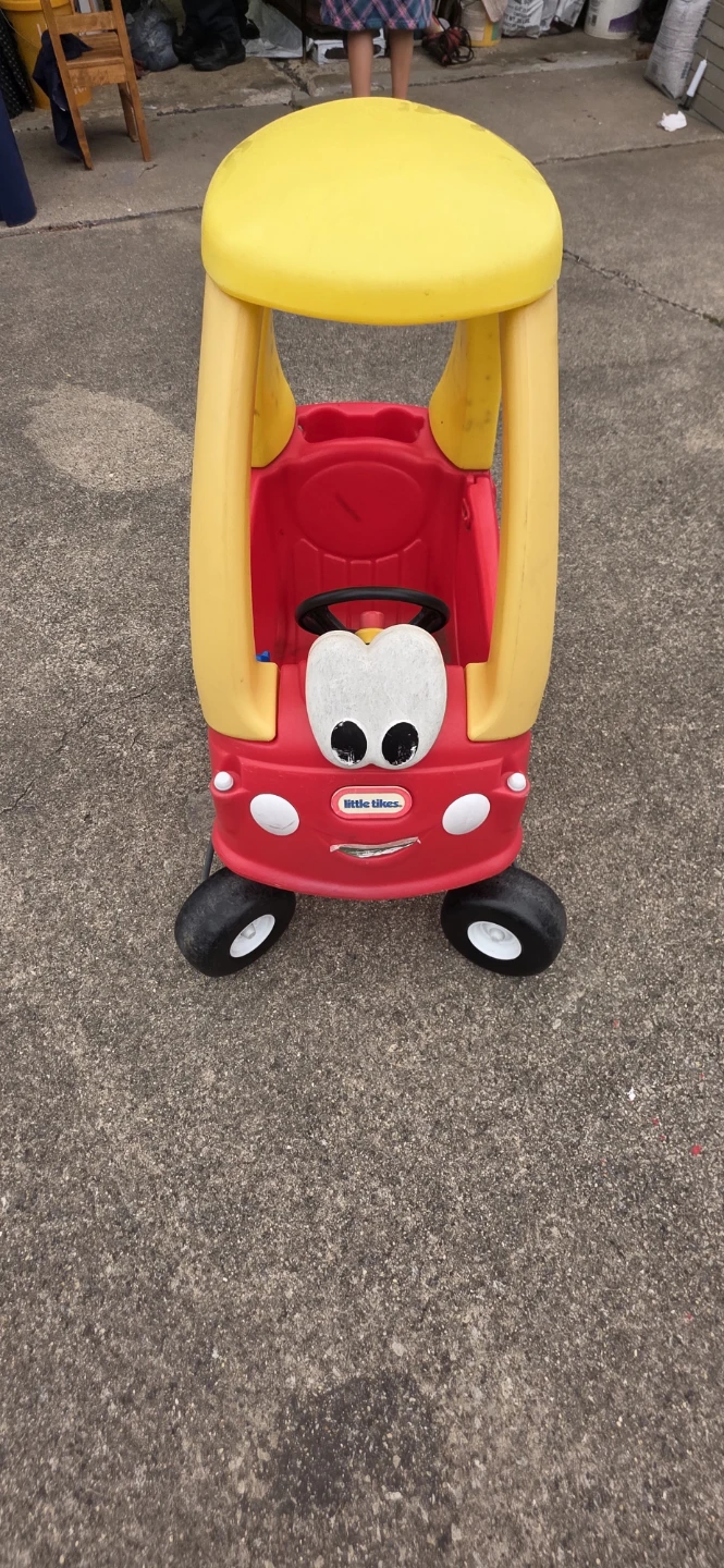 Little Tikes Cozy Coupe Ride-On Toy Car