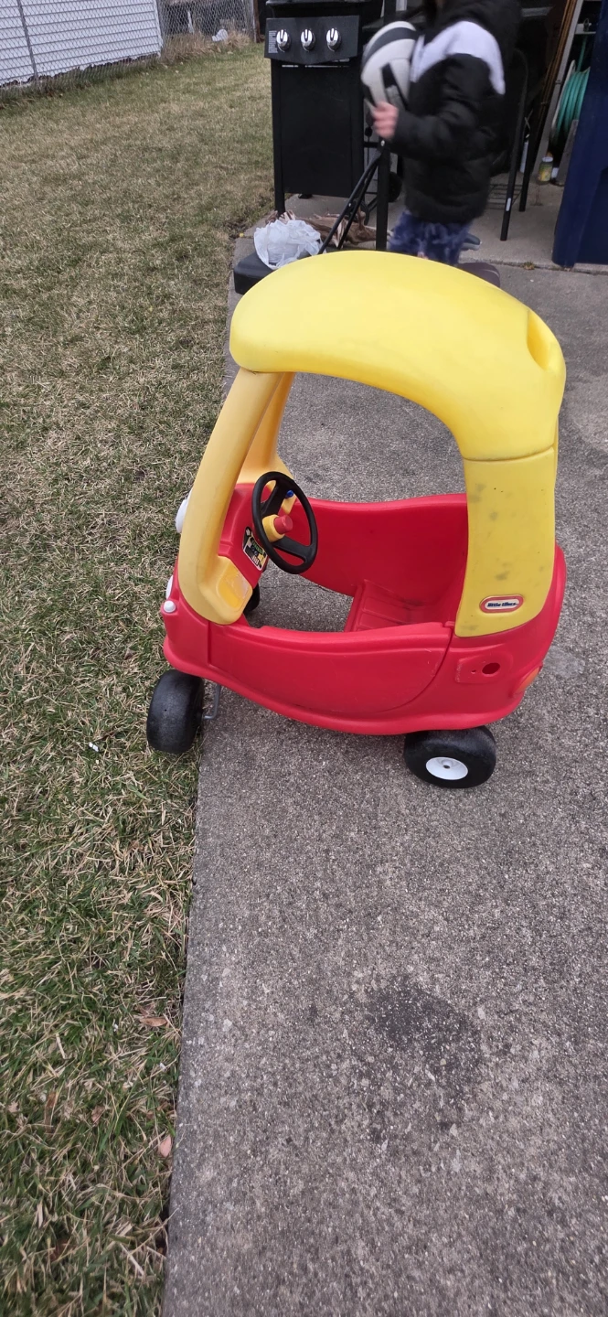 Little Tikes Cozy Coupe Ride-On Toy Car - photo 3