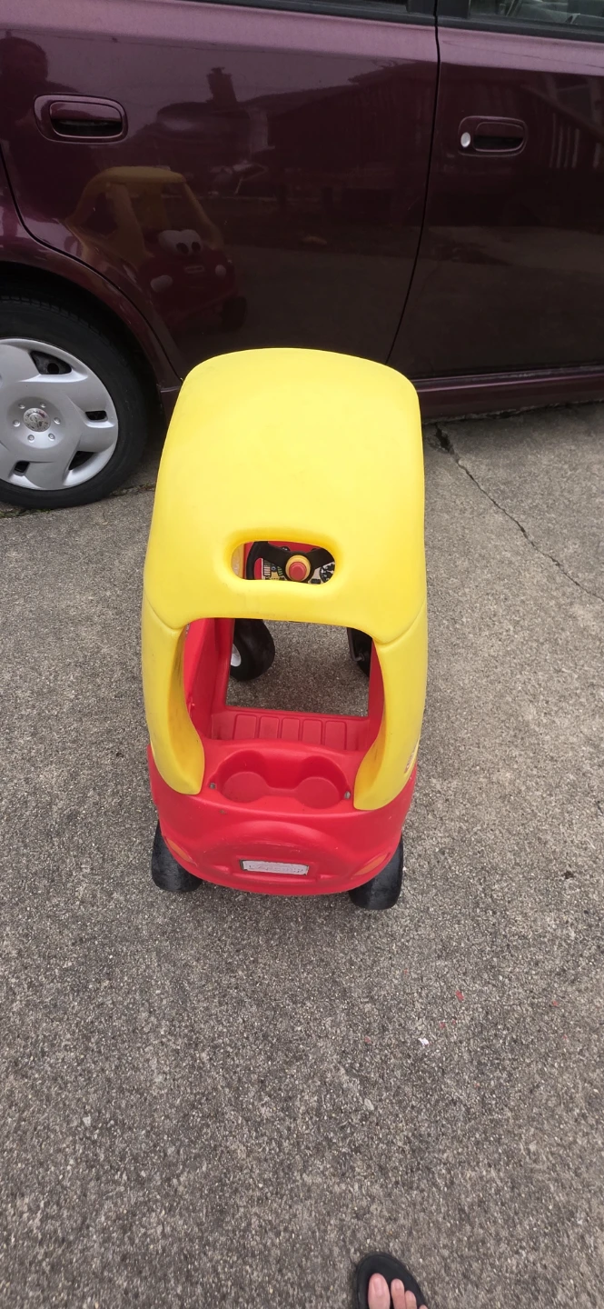 Little Tikes Cozy Coupe Ride-On Toy Car - photo 4