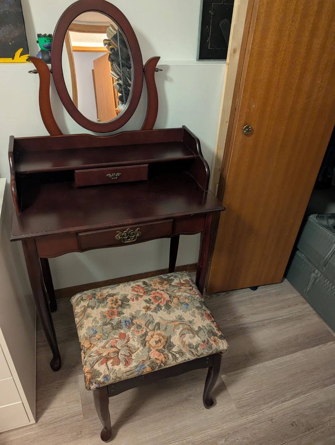 Vintage looking Vanity Desk with Stool