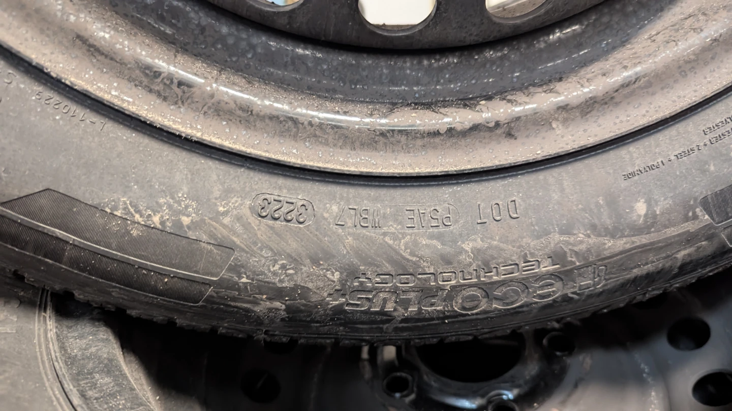 4x 15 inch Continental TrueContact Tour Tires +  Steel Rims - photo 4