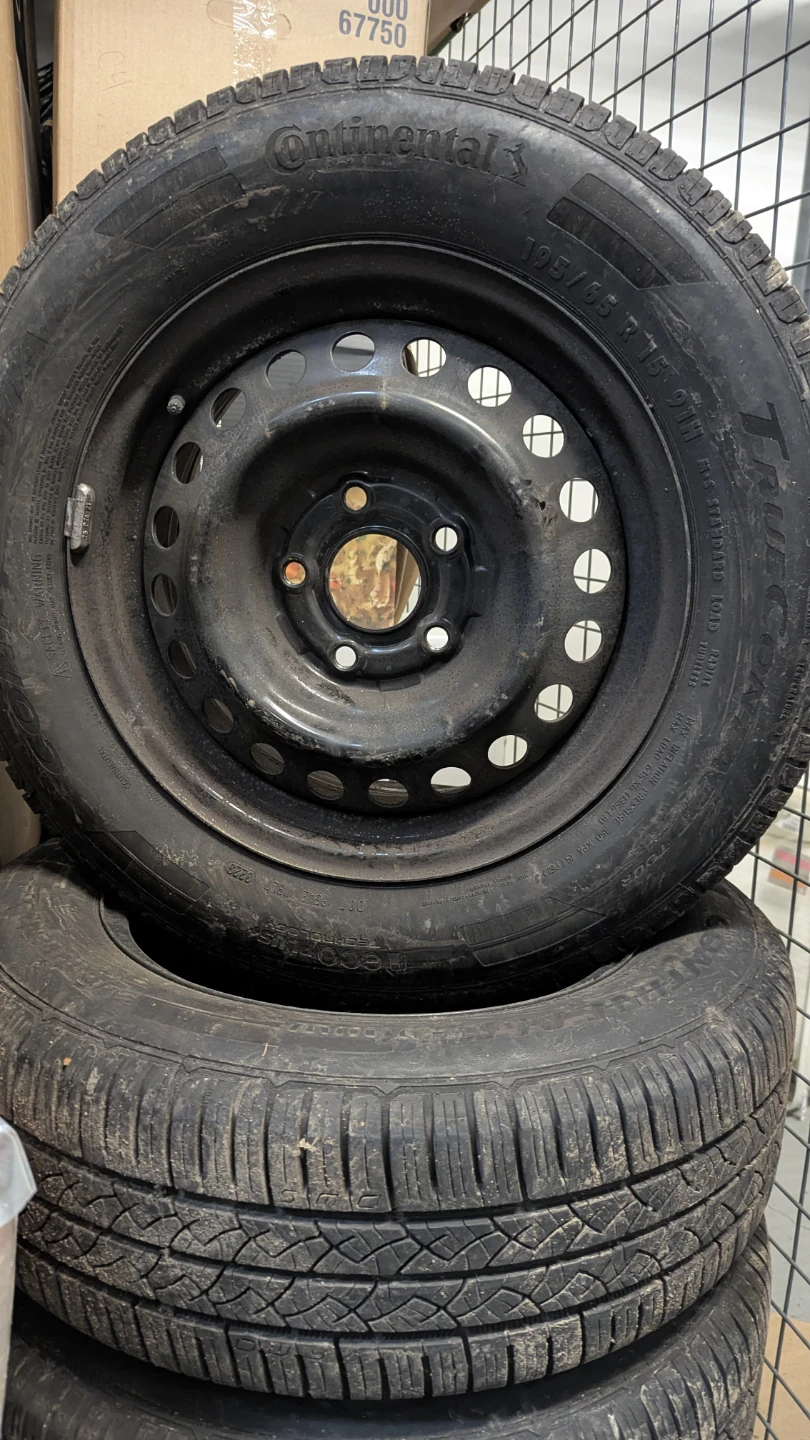 4x 15 inch Continental TrueContact Tour Tires +  Steel Rims - photo 5