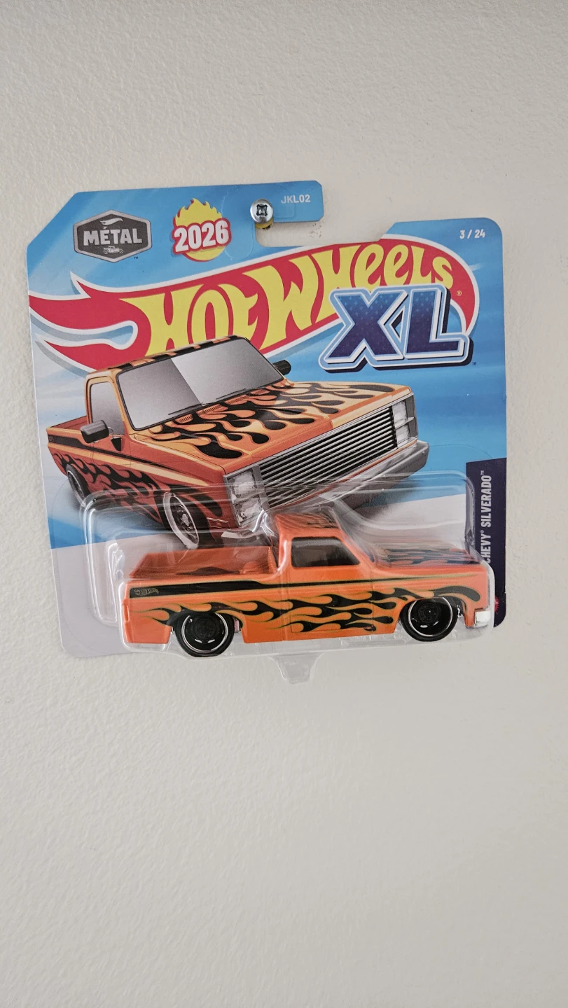 Hot Wheels XL '83 Chevy Silverado Metal Die-Cast Truck