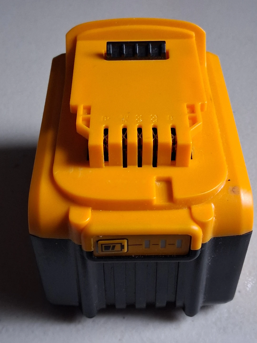 DEWALT 20V MAX Lithium-Ion 12.0 Ah Extended Range Battery - photo 2