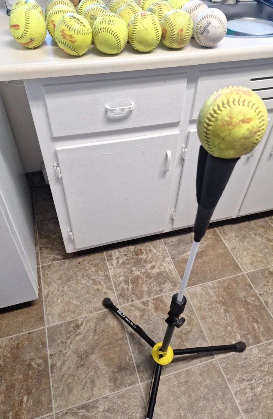 Softball Training Set: Batting Tee & Softballs - photo 3