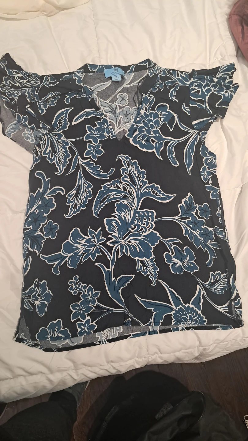 CeCe Floral Print V-Neck Top