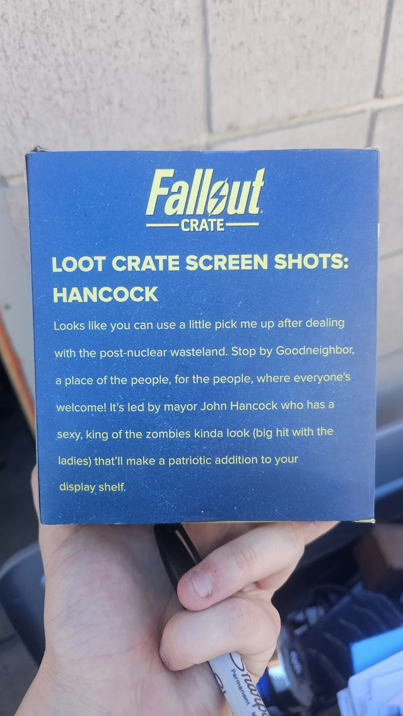 Fallout Crate Hancock Figure - photo 3