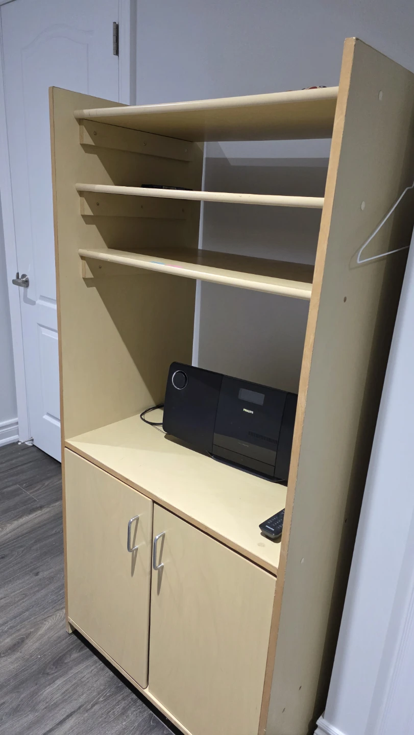 Light Wood Entertainment Shelf Unit with Cabinet