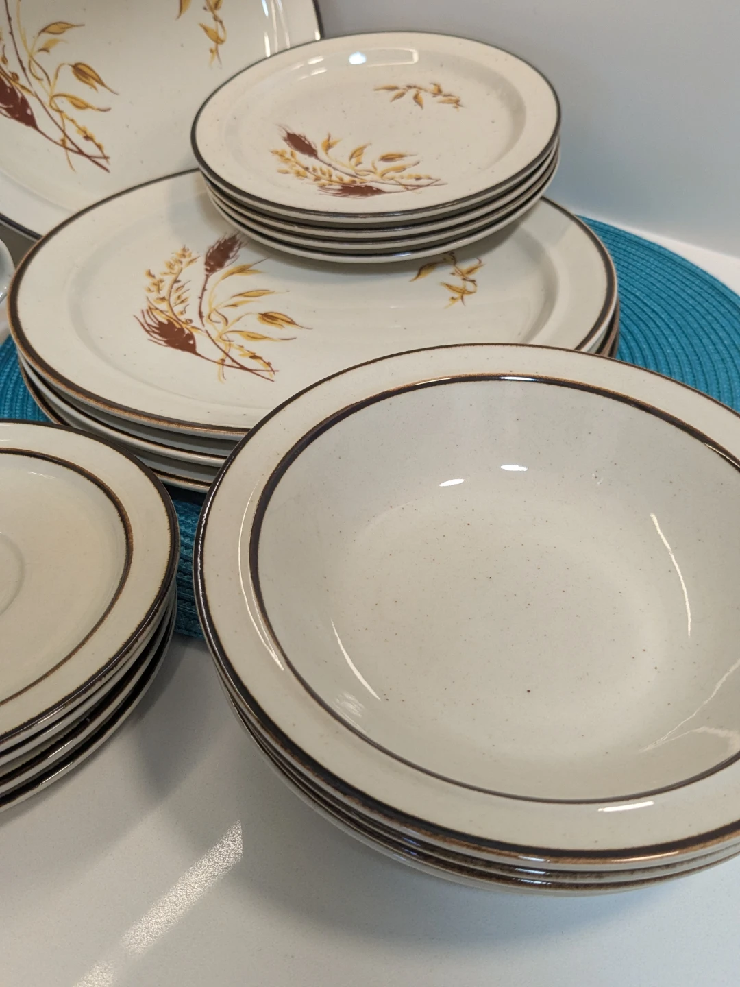Vintage Speckled Wheat Pattern Dinnerware Setting for 4 - photo 5