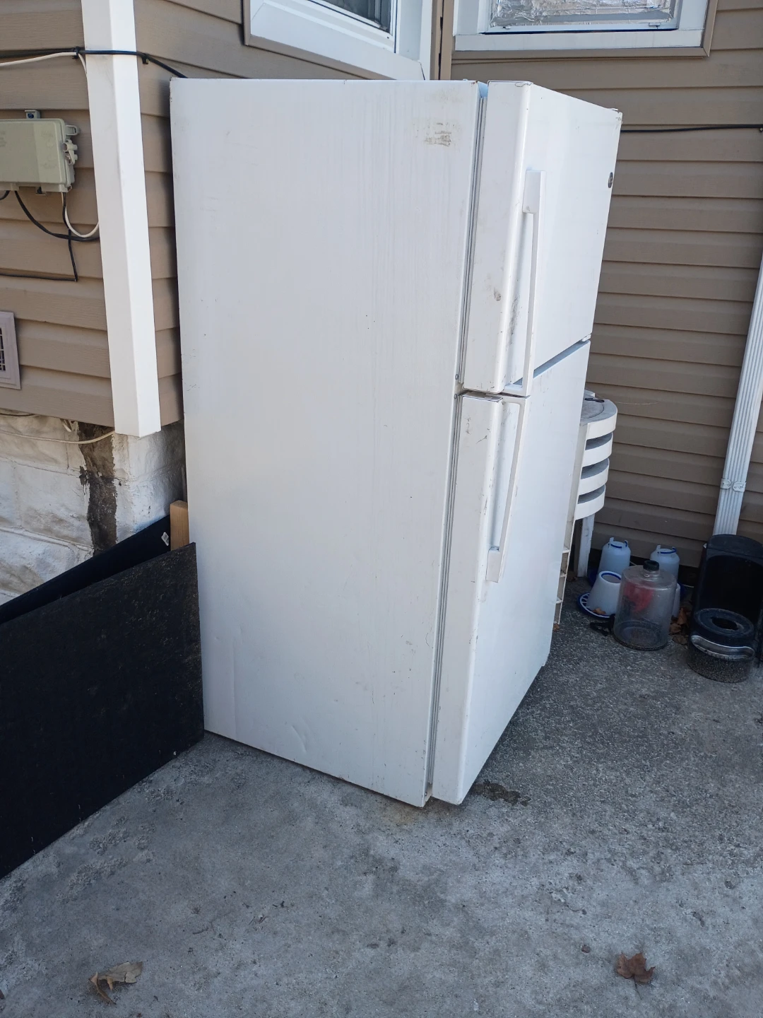 GE Refrigerator - photo 3