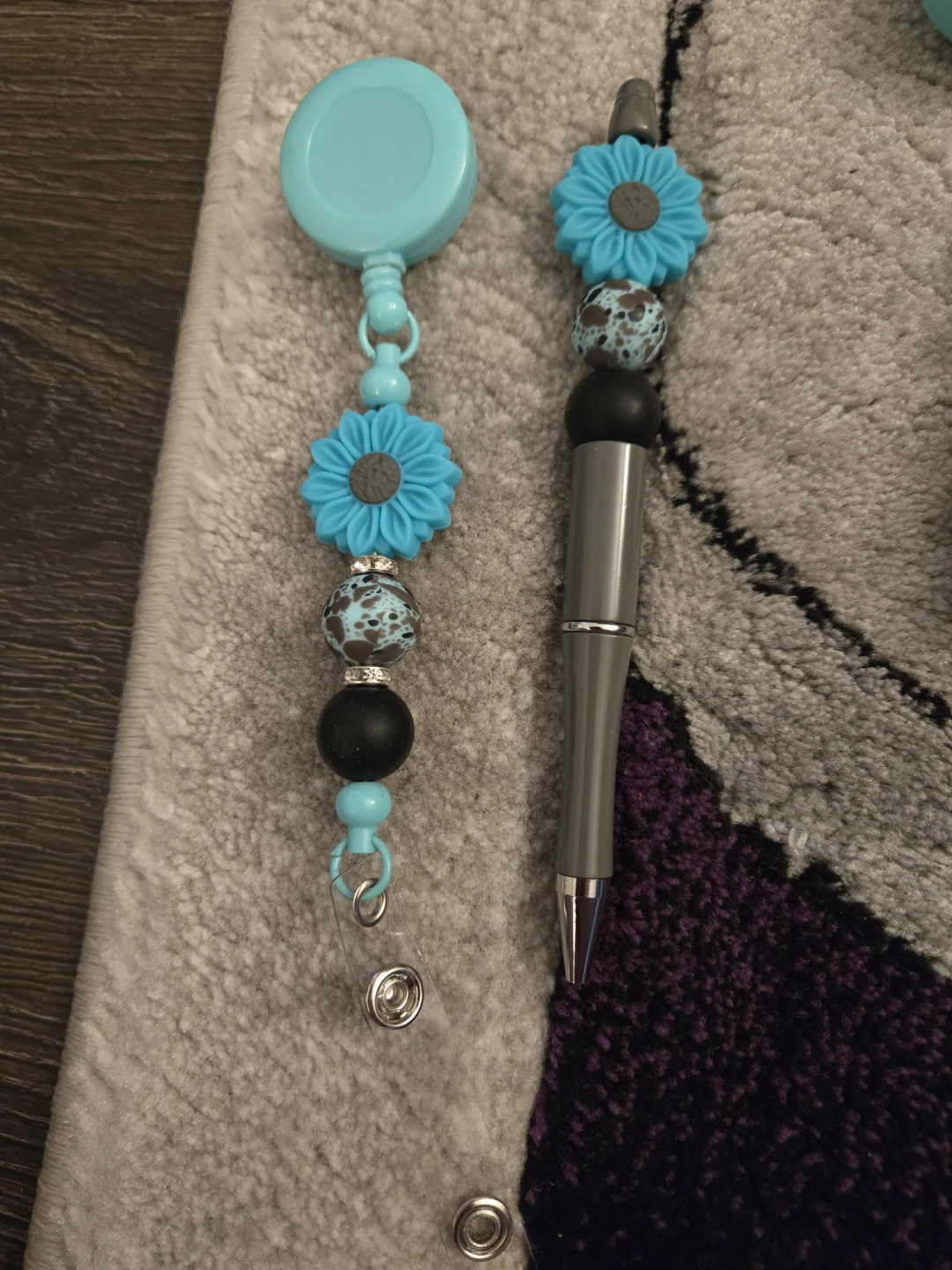 Beaded Badge Reel and Pen Set