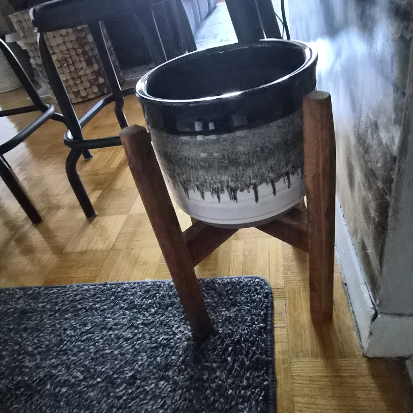 Ceramic Planter Pot with Wood Stand - photo 2
