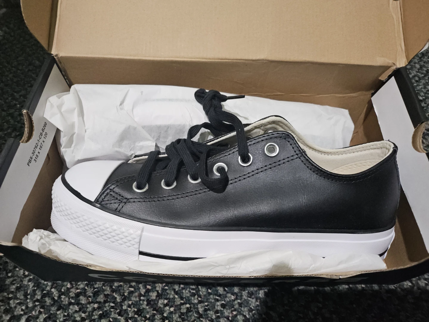 Converse low-top leather sneaker