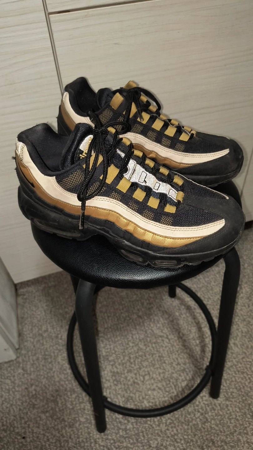 Nike Air Max 95 Sneakers Black Gold Mens Size 9