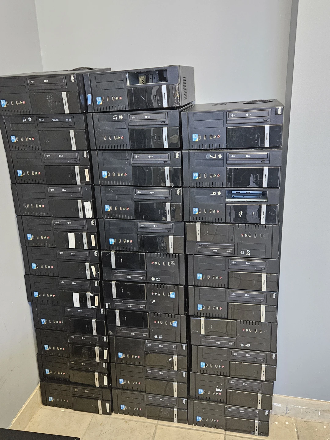 LOT of Dell & HP Desktop Computer Towers
