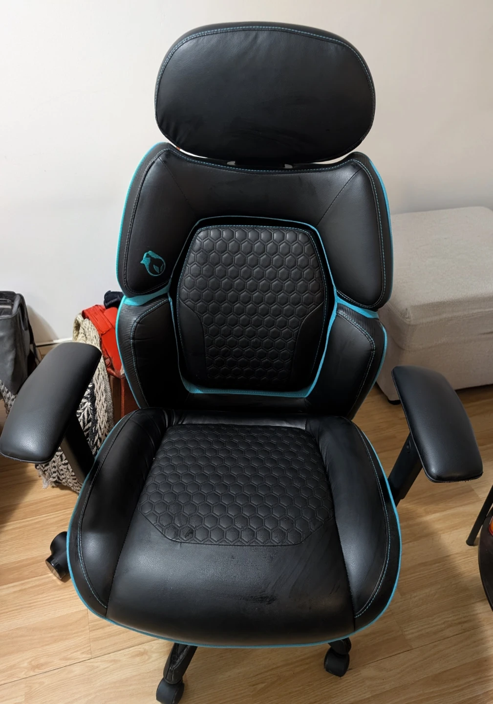 Gaming chair from costco! - photo 2