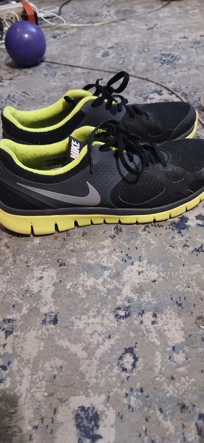 Nike Flex Running Shoes - Black & Yellow