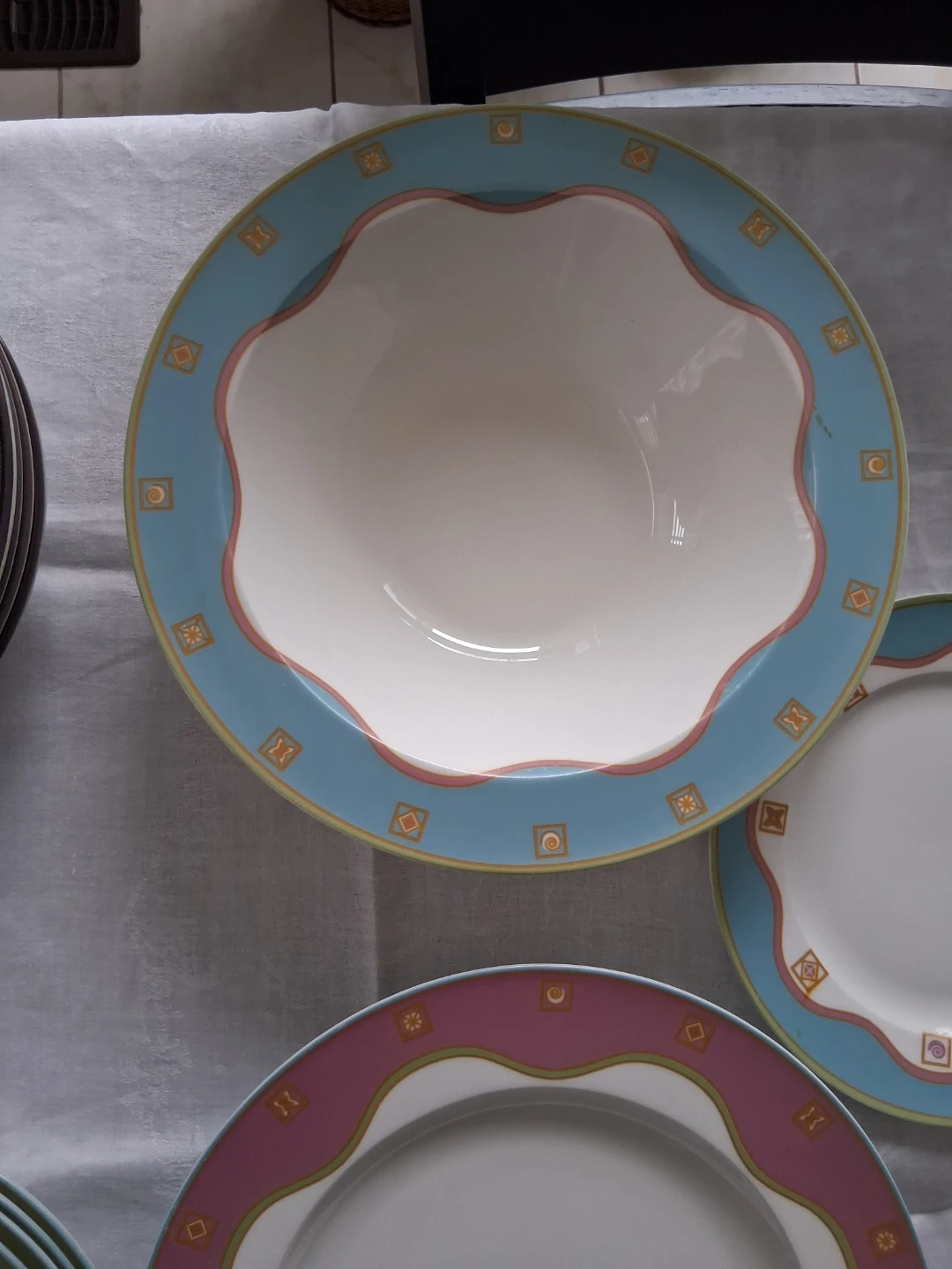 Set of Dinner Plates and Serving Bowl - photo 3