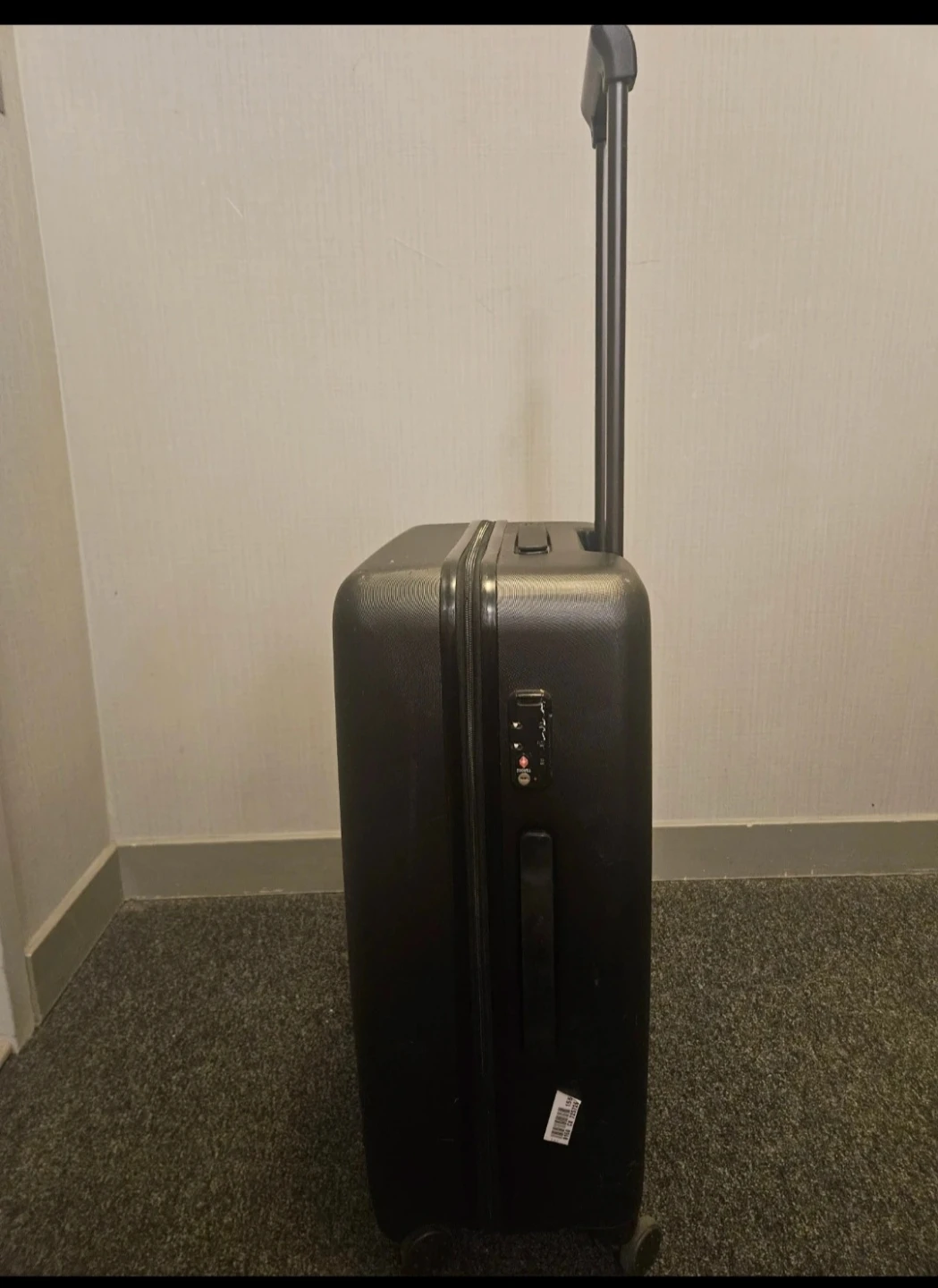 Black Xiaomi Mi 90 Point 20 inch hard-shell carry-on suitcase. - photo 2