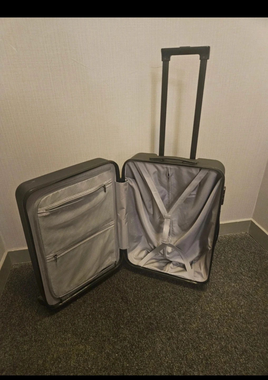 Black Xiaomi Mi 90 Point 20 inch hard-shell carry-on suitcase. - photo 3