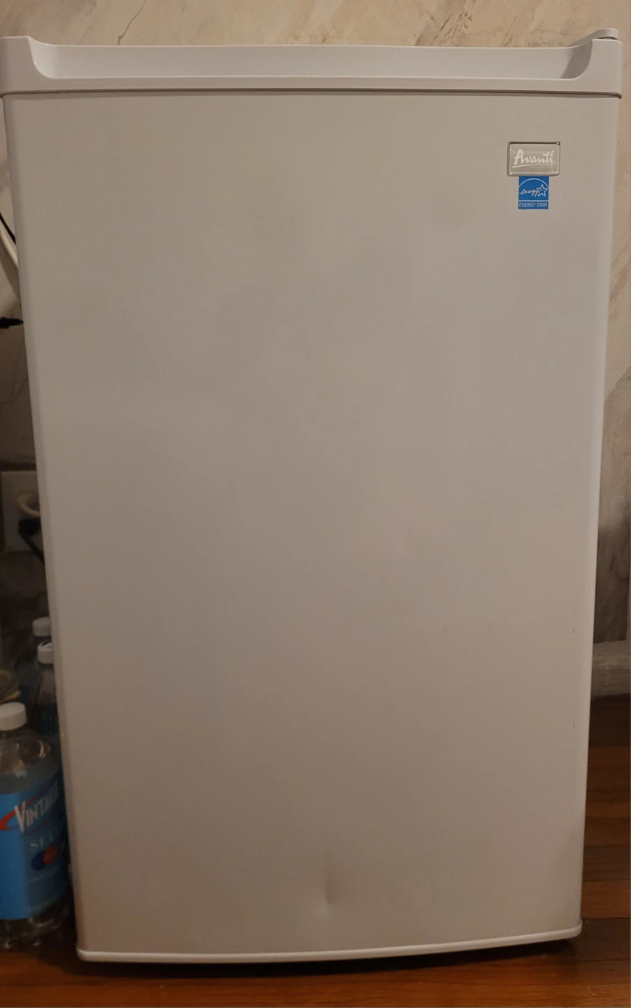 Avanti Mini Fridge - photo 5
