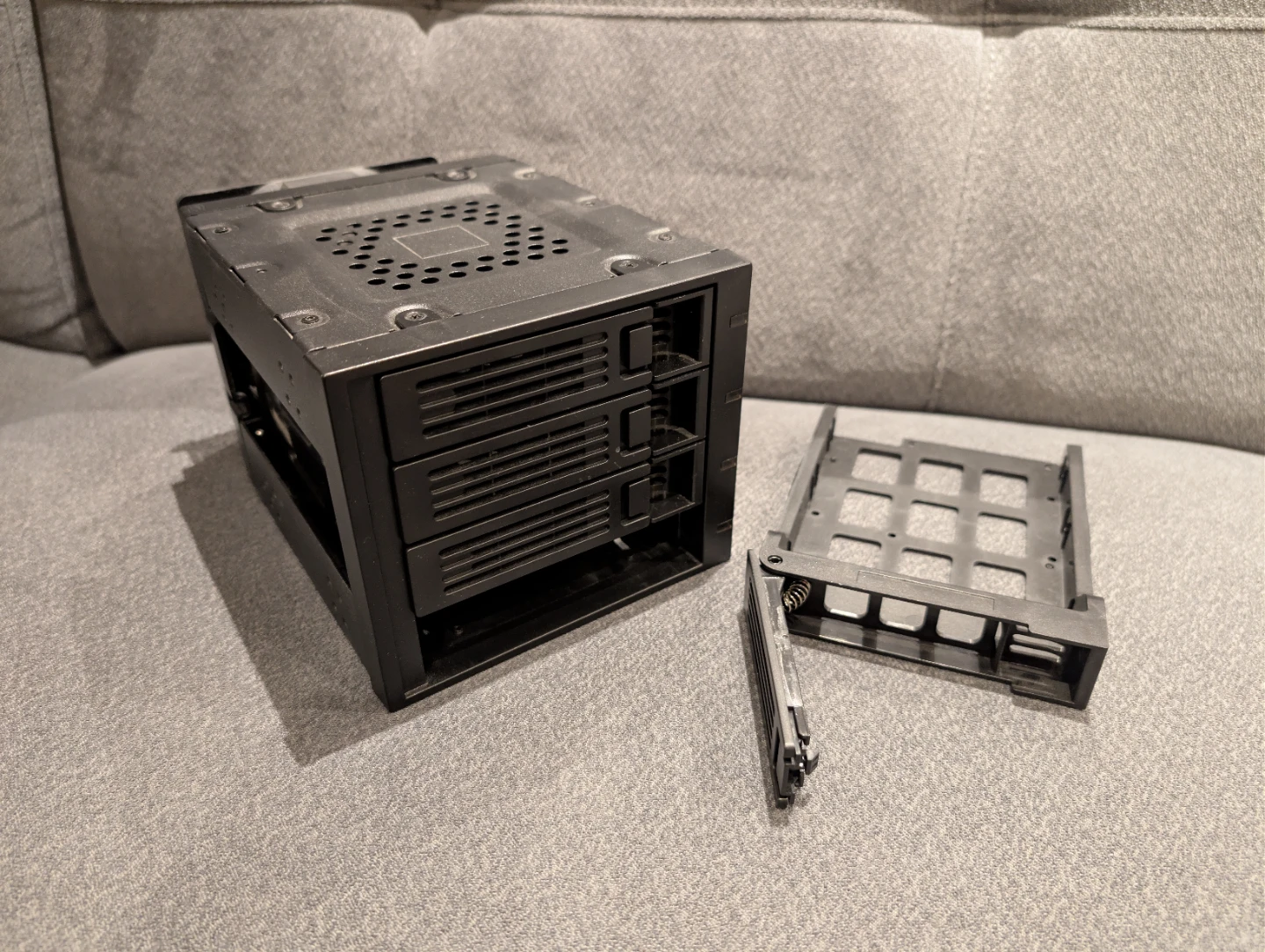 Rosewill 3x4 HDD cage
