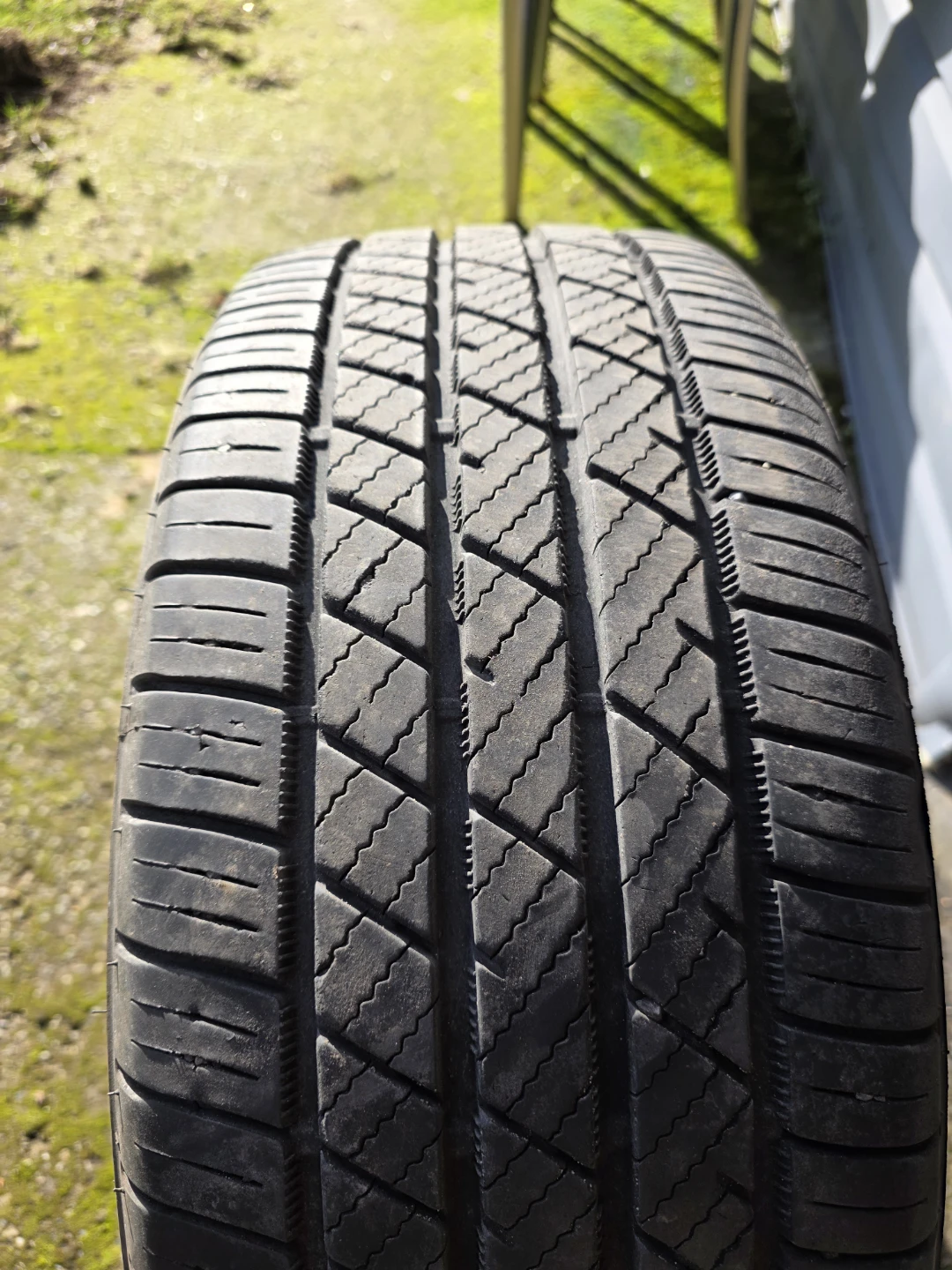 Bridgestone 225/40R19 93W Tires [3] - photo 3
